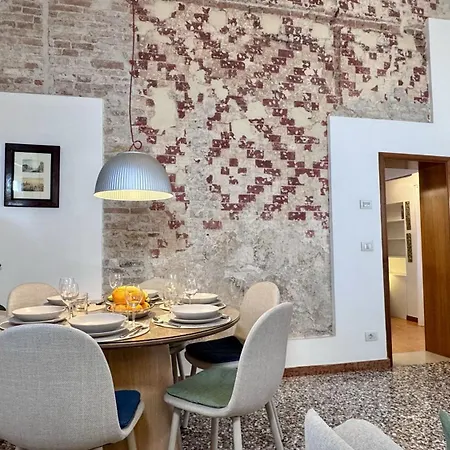 Mozart -300m From Rialto's Bridge