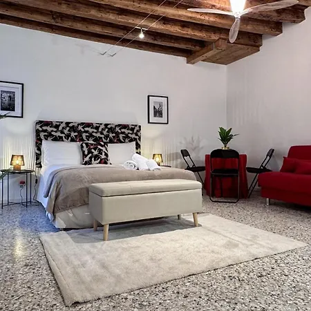 Apartment Mozart -300m From Rialto's Bridge
