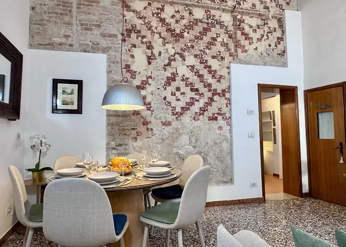 Mozart -300m From Rialto's Bridge